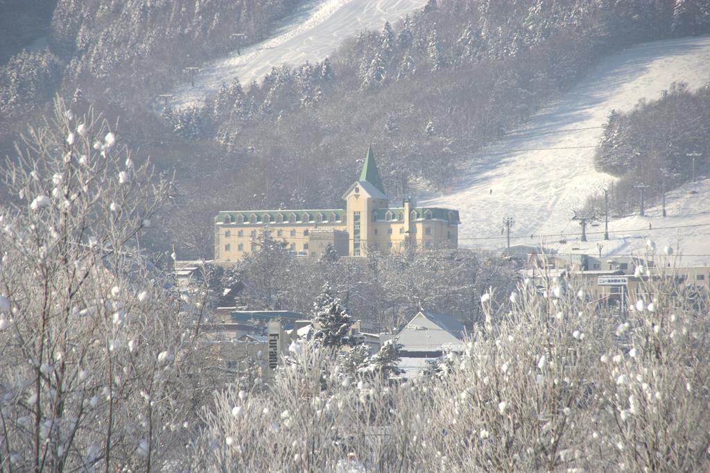 Hotel Naturwald Furano Bagian luar foto